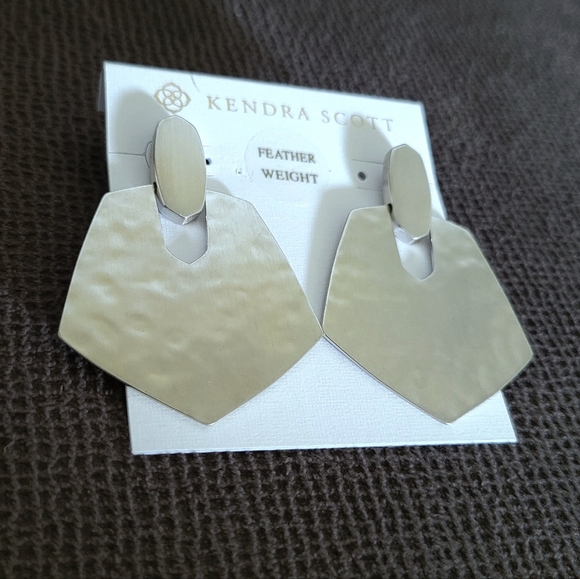 Kendra Scott "Finch" Drop Earrings in Rhodium🤍 - Picture 11 of 16